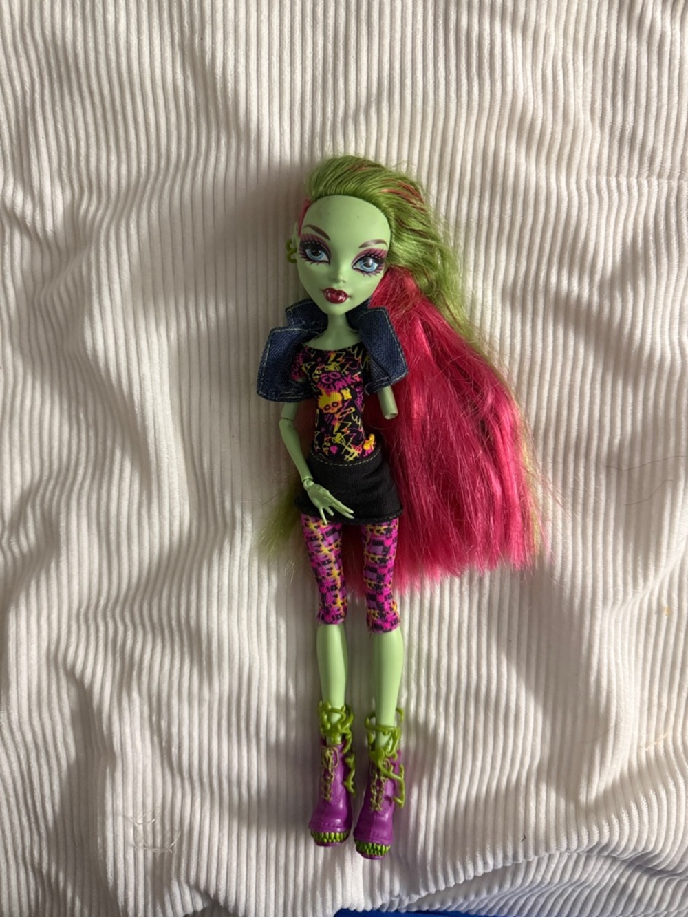Monster high doll Venus (missing arm)